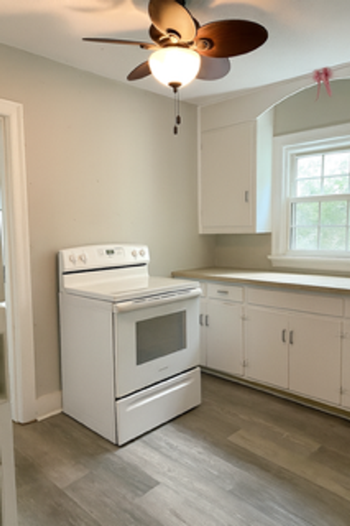 Old Hickory House: 367 Rayon Dr