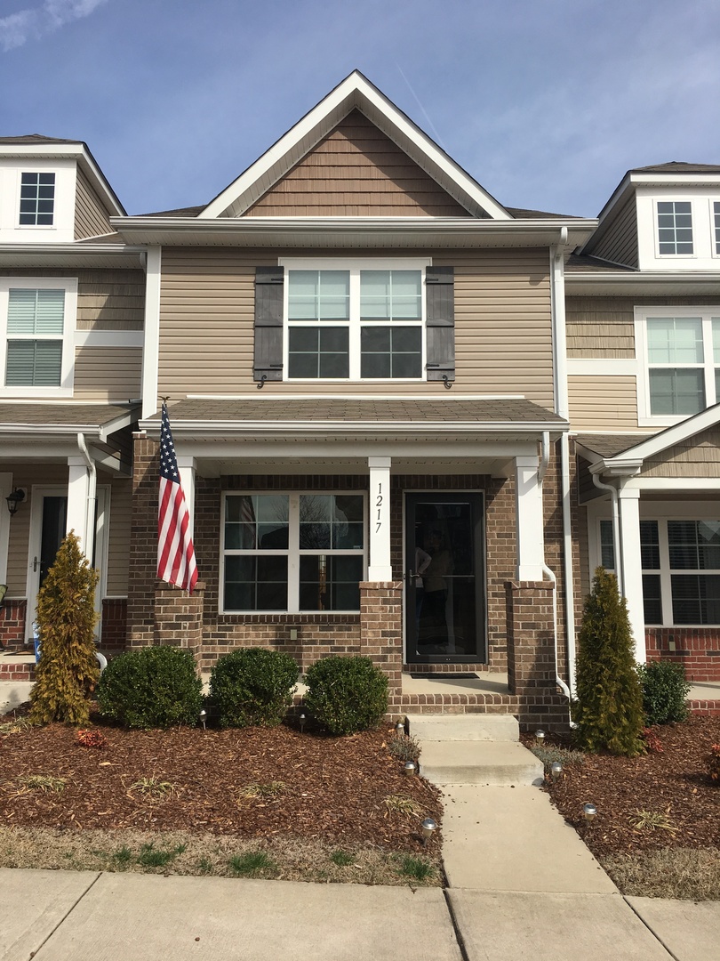 Hermitage House: 1217 Riverbrook Dr