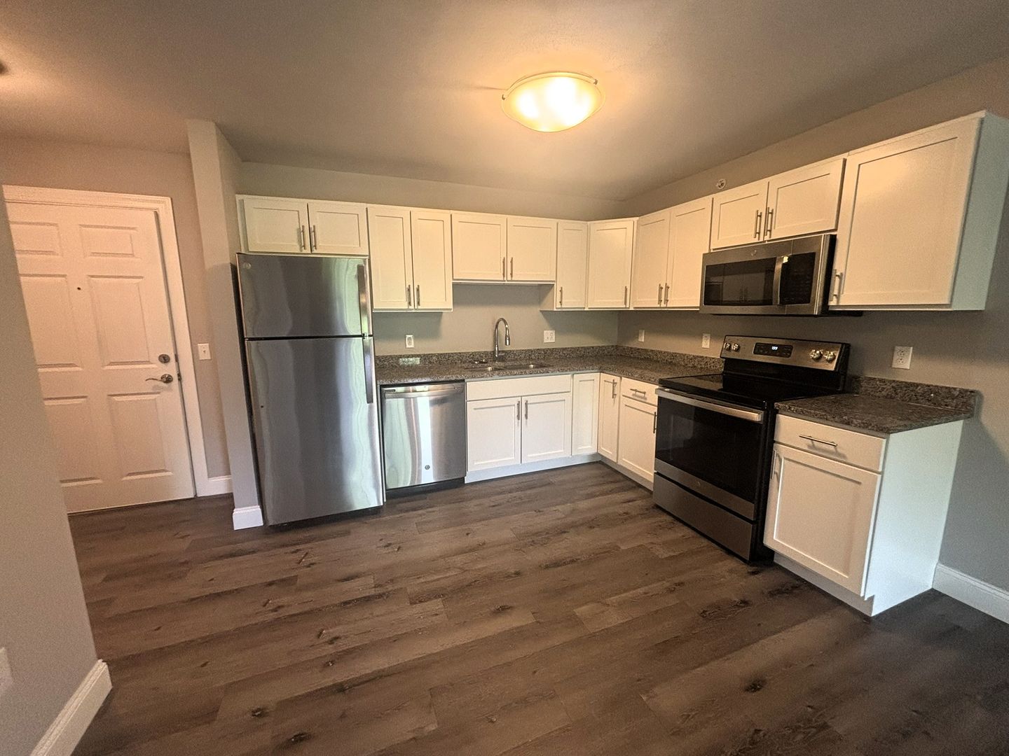 Liverpool Apartment: 1217 Tulip Street