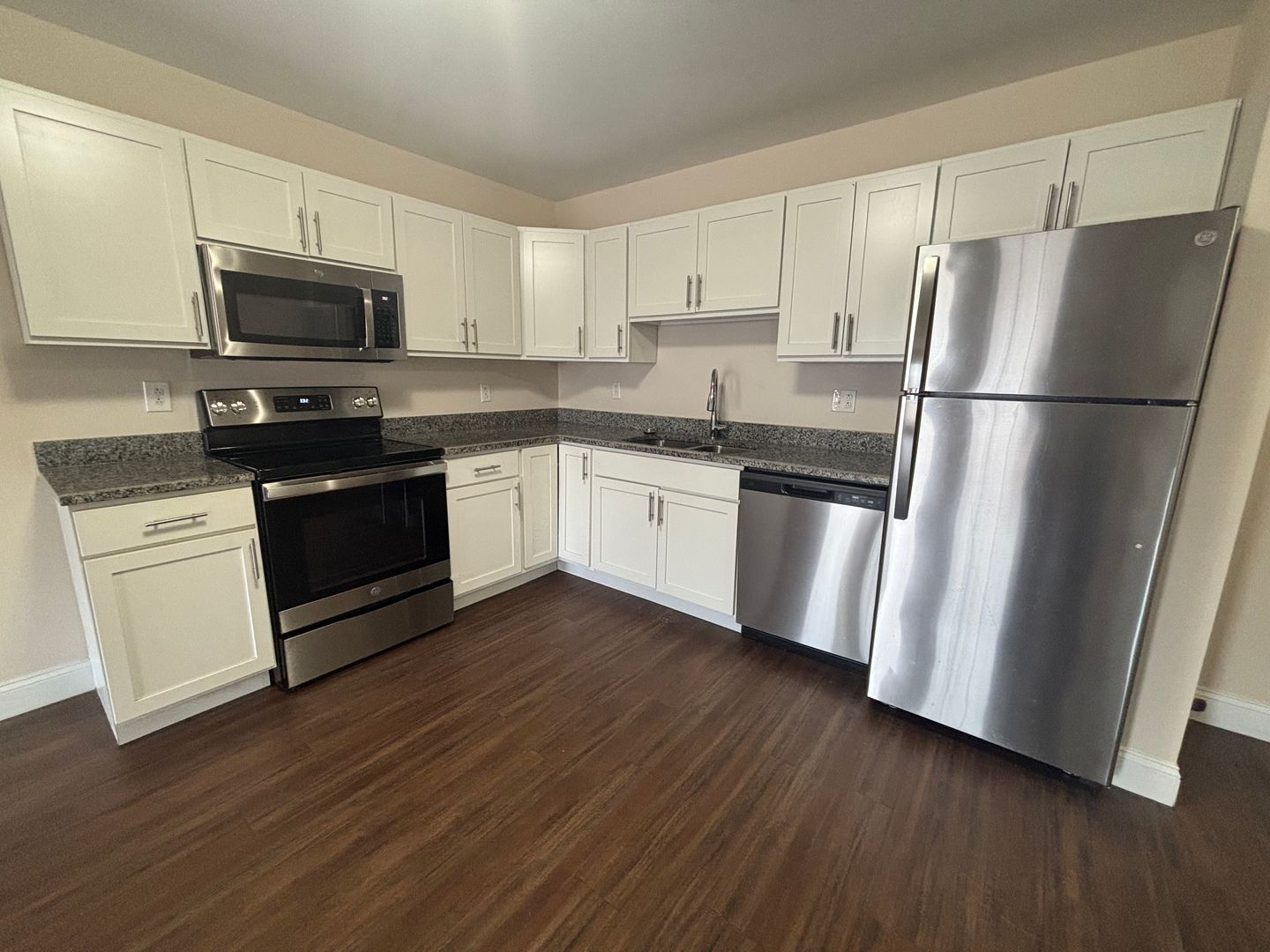 Liverpool Apartment: 1217 Tulip Street
