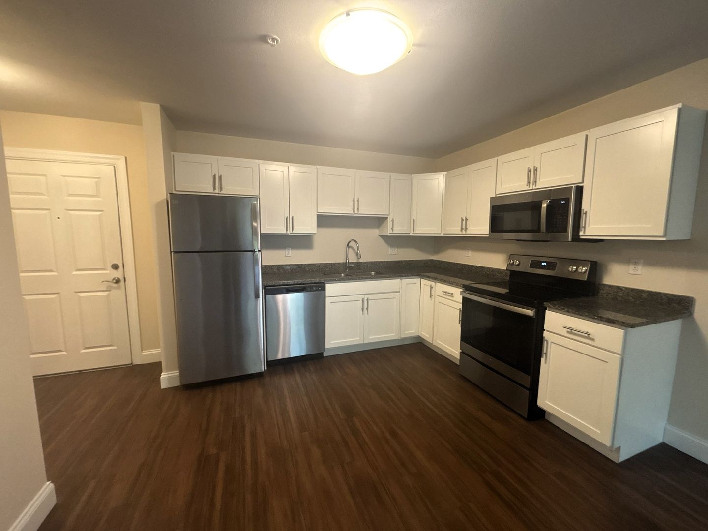 Liverpool Apartment: 1217 Tulip Street