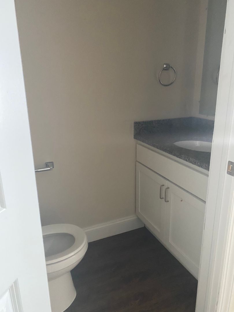 Syracuse Apartment: 102 Newbury Hollow Lane