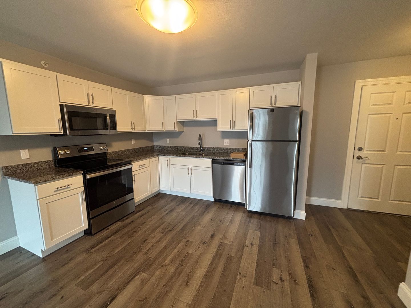 Liverpool Apartment: 1217 Tulip Street