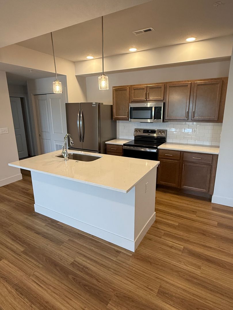 Arcola Apartment: 911-915 Green Mill Rd