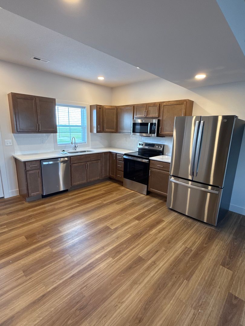Arcola Apartment: 911-915 Green Mill Rd