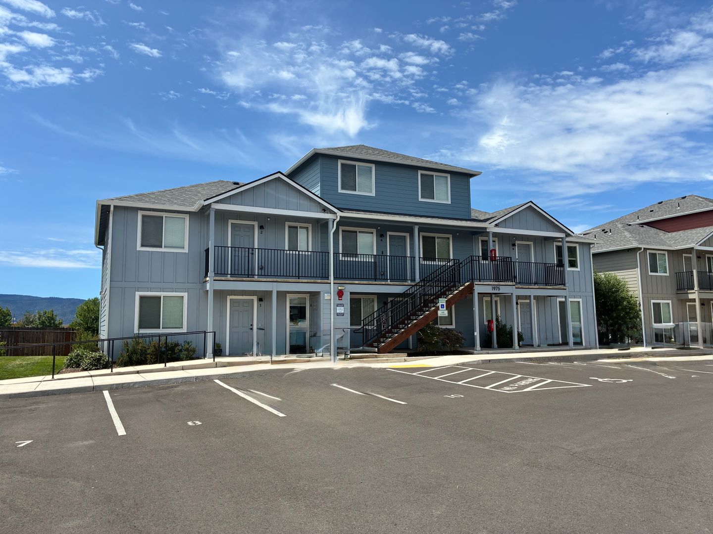 Medford Apartment: 1975 Sky Park Dr
