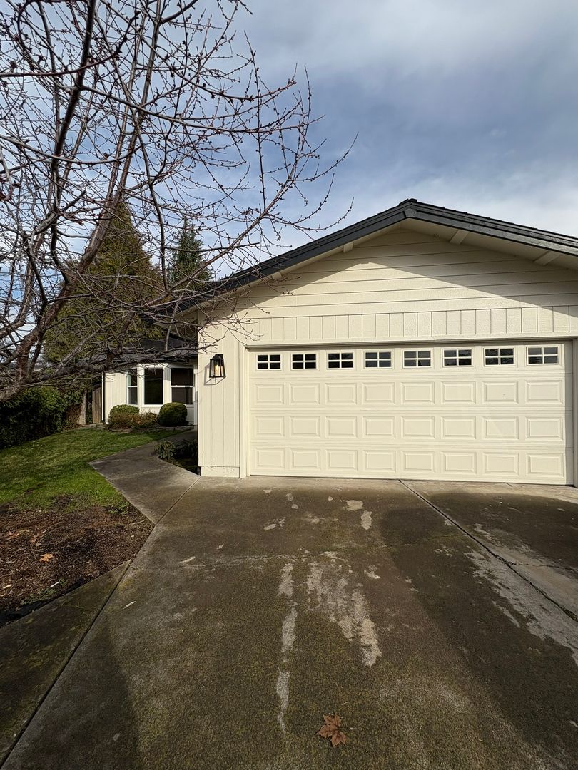 Medford House: 2936 Aldersgate Rd