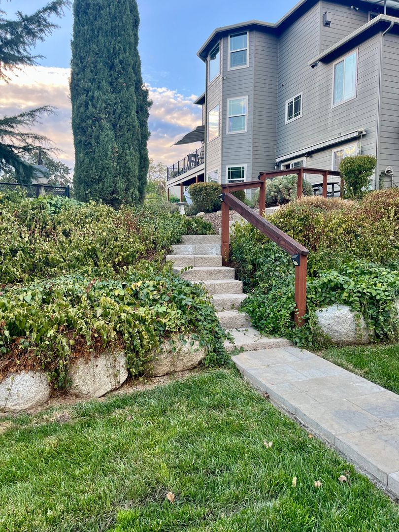 Central Point House: 5153 Old Stage Road