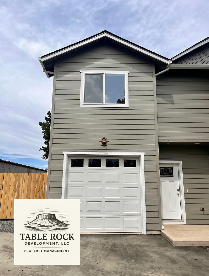 Medford Townhome: 2683 Elliott Ave. #1