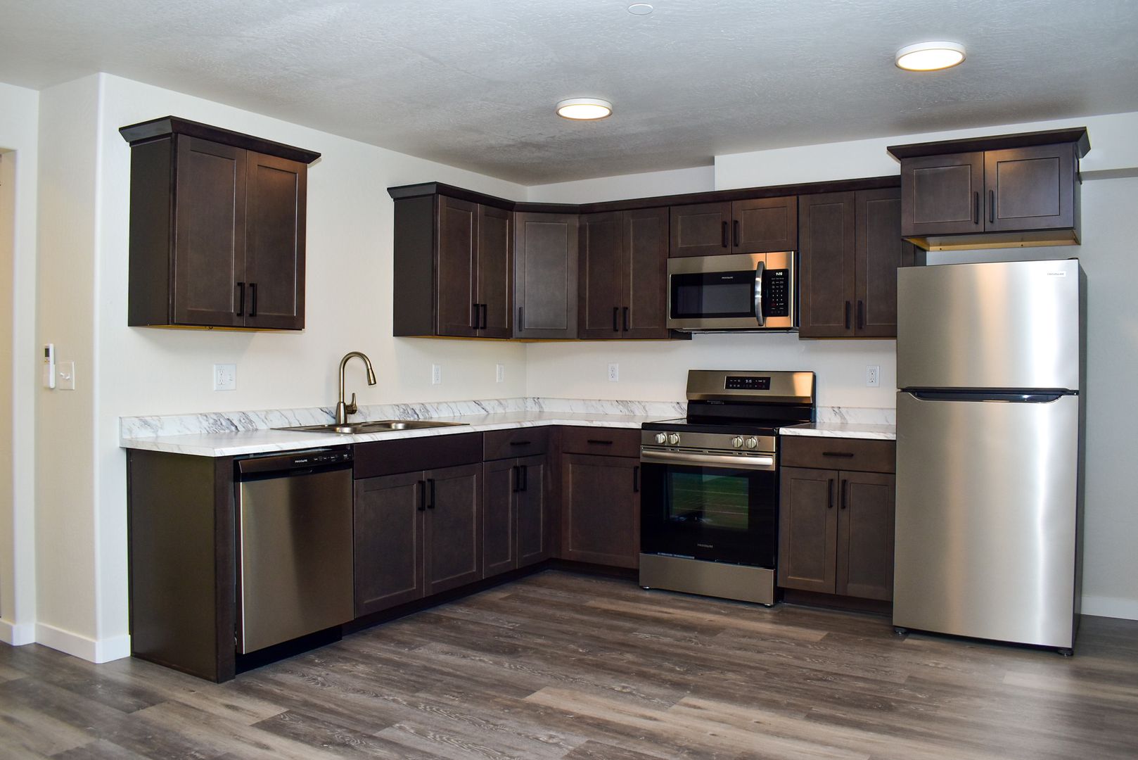 Medford Apartment: 1973 Sky Park Dr