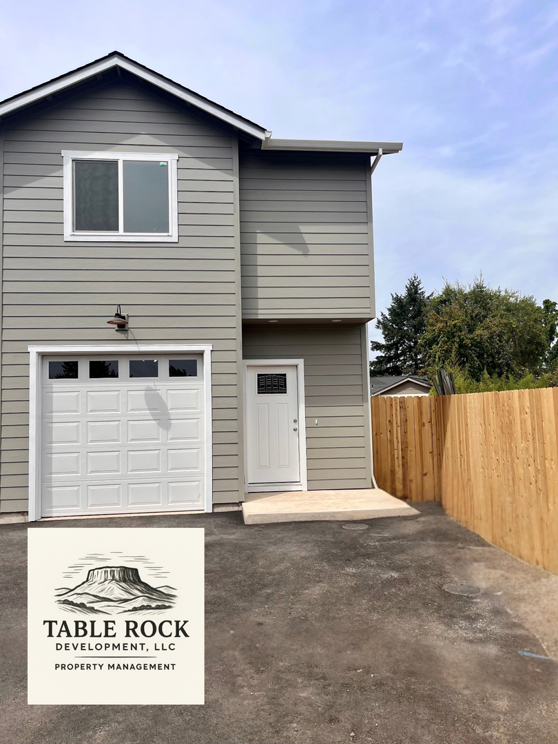 Medford Townhome: 2683 Elliott Ave. #2