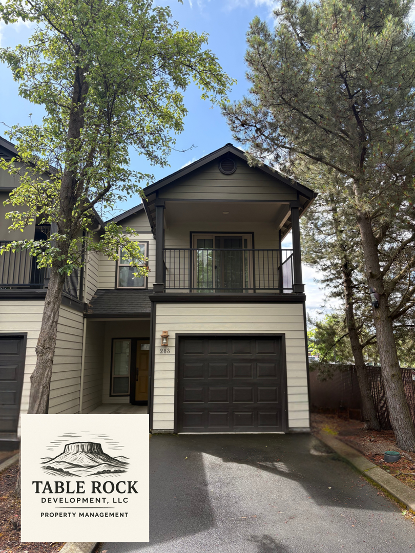 Central Point Townhome: 283 Tyler Avenue