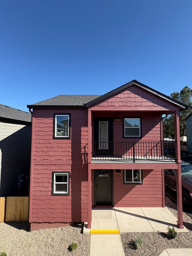 Medford House: 1176 Woodrow Ln