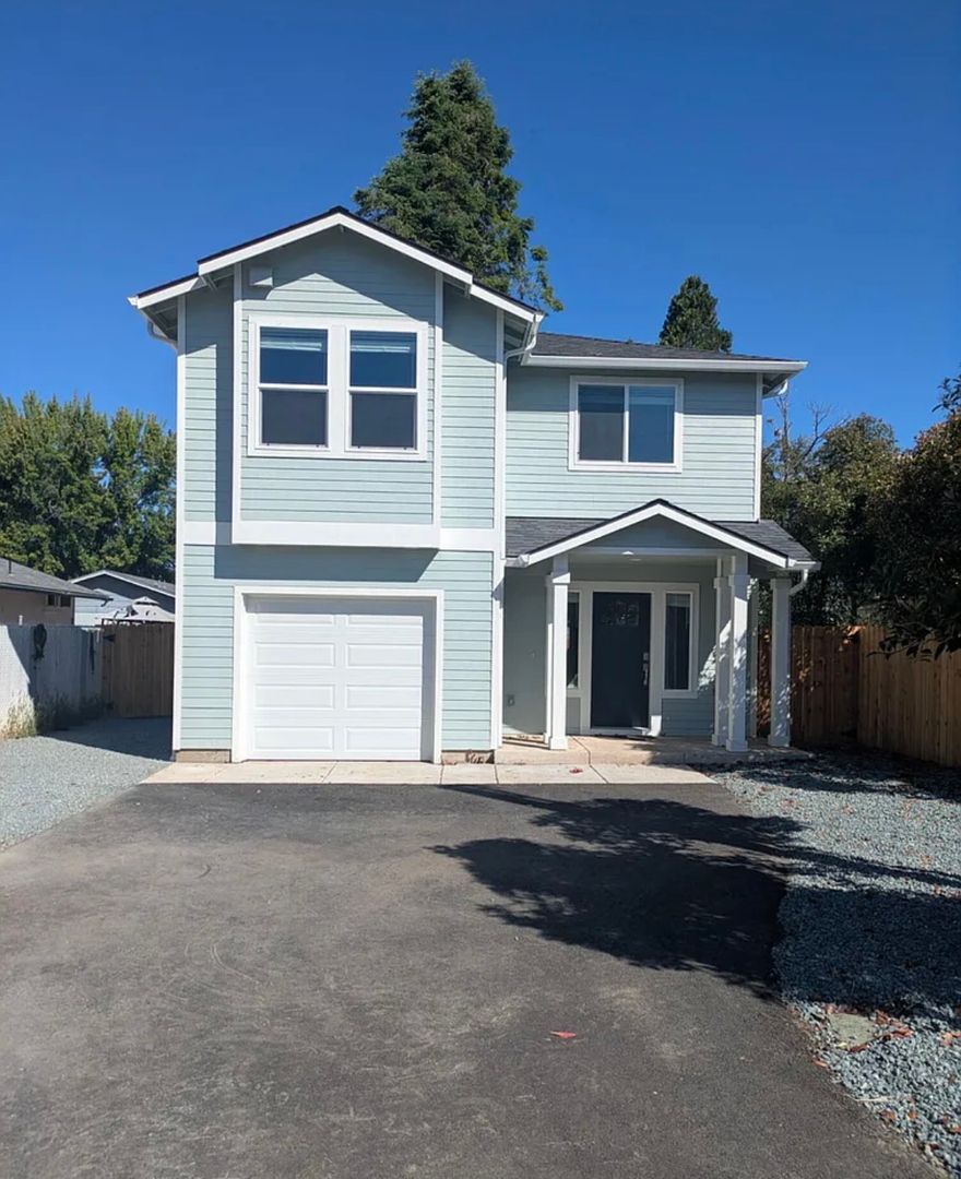 Eagle Point Apartment: 613 St Thomas Lane #B