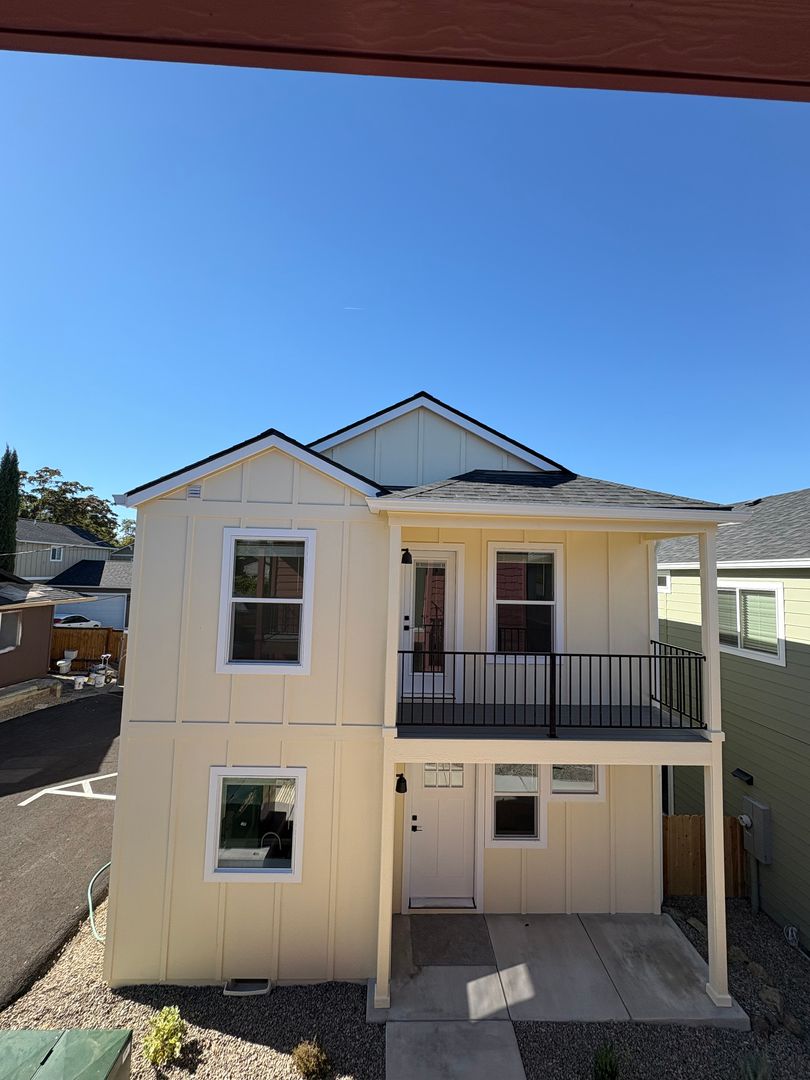 Medford House: 1166 Woodrow Lane