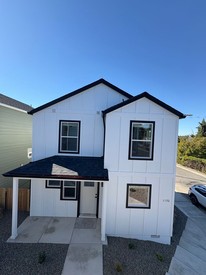 Medford House: 1170 Woodrow Lane
