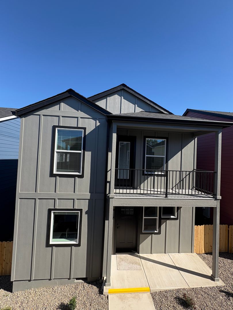 Medford House: 1174 Woodrow Ln