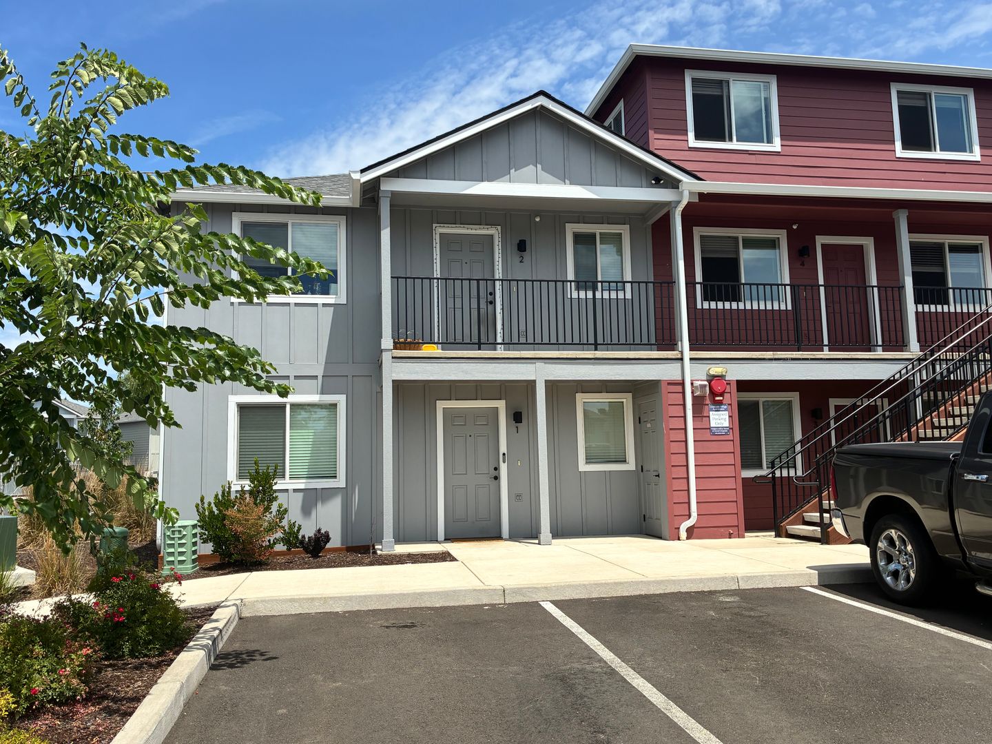 Medford Apartment: 1995 Sky Park Dr