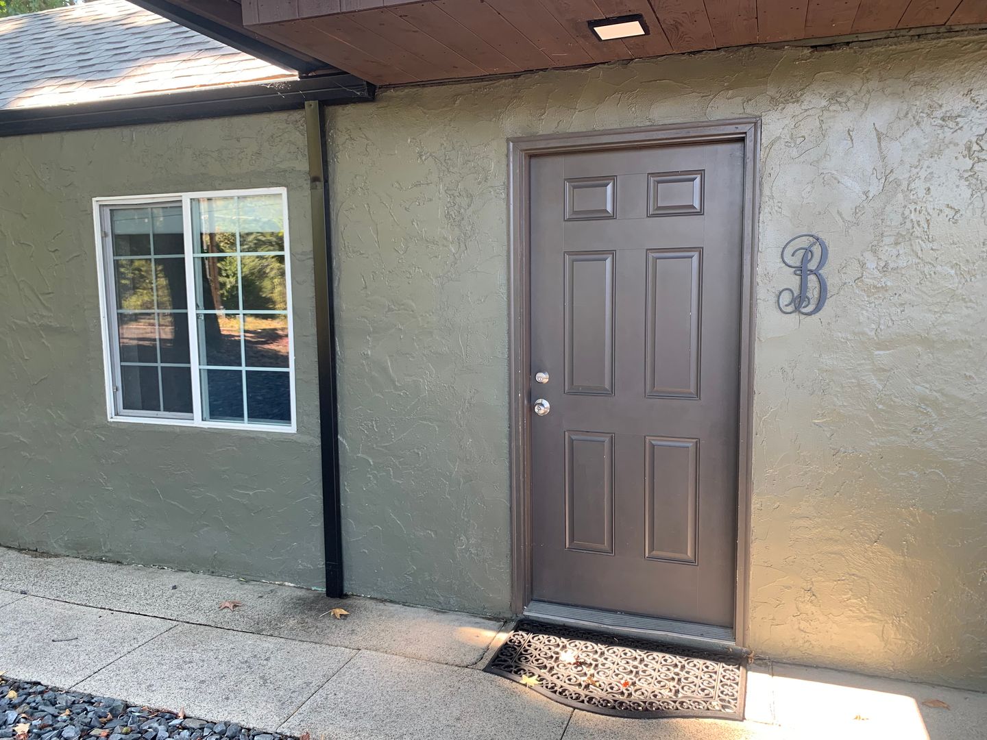 Gold Hill Apartment: 5333 Rogue River Hwy.