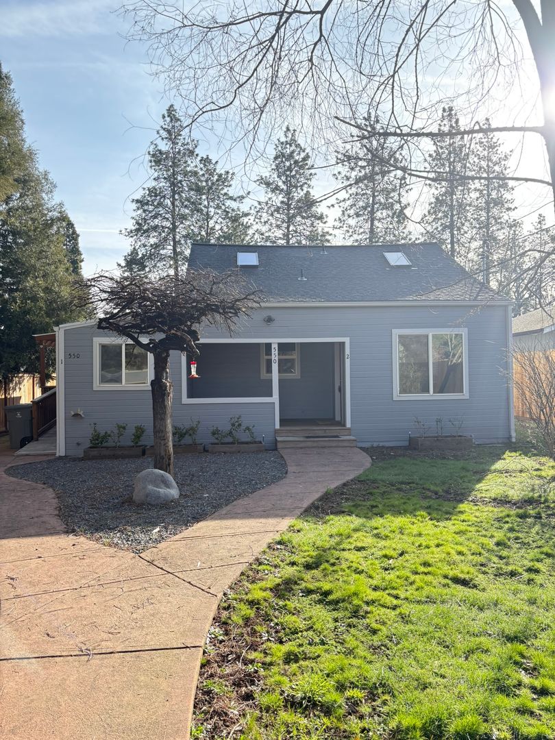 Ashland Apartment: 550 Ray Lane #2