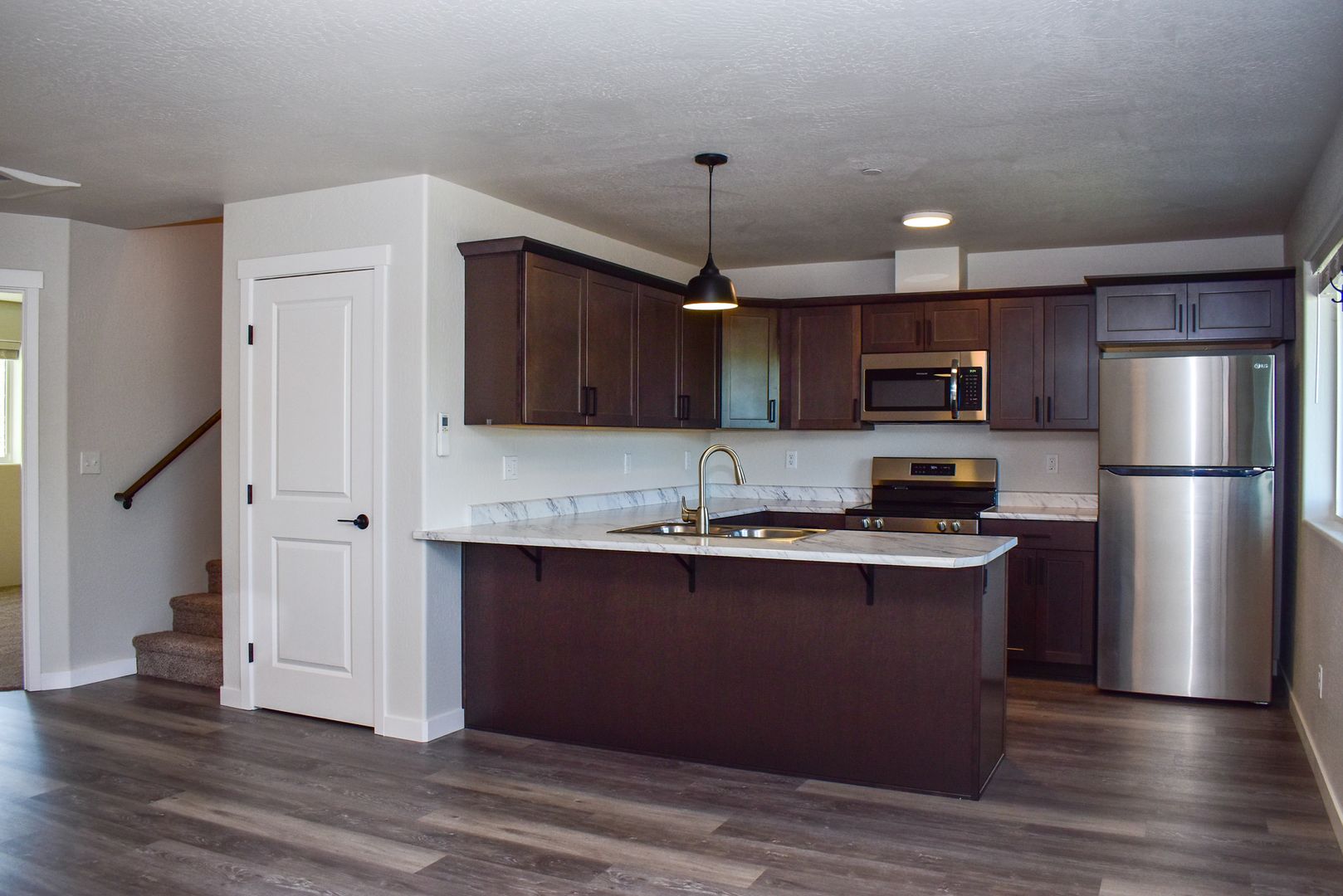 Medford Apartment: 1977 Sky Park Dr