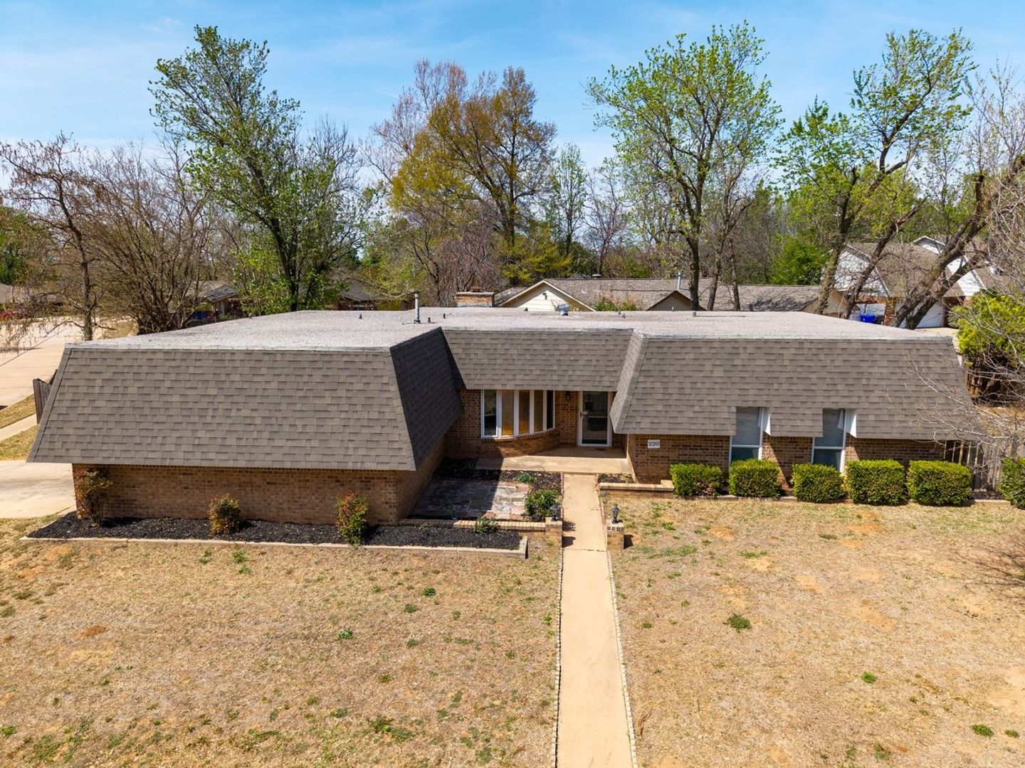 Norman House: 220 Cherry Creek Drive