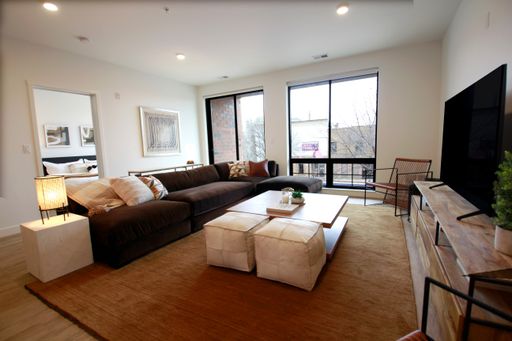 Corner 3bd/2ba Overlooking City Park – photo 1
