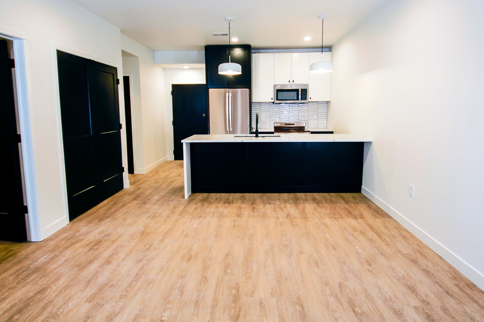 Appleton Apartment: 320 East College Avenue