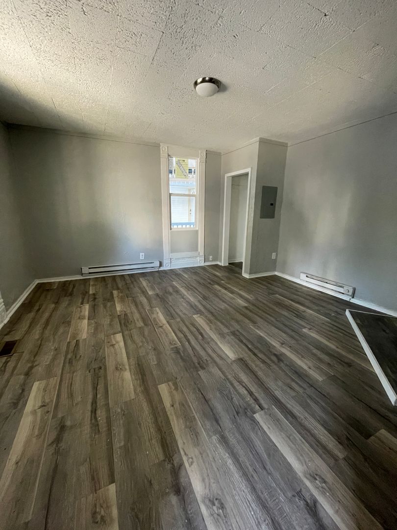 Muncie Apartment: 419 W Howard St