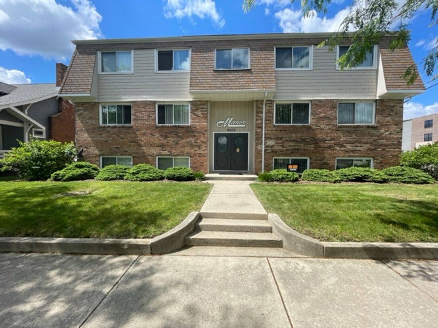Yorktown Apartment: 9500 W. Smith St.