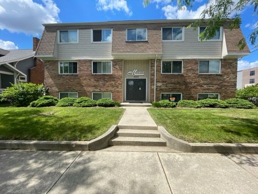 2-bed, 1-bath apartment located in heart of downtown Yorktown! – photo 1