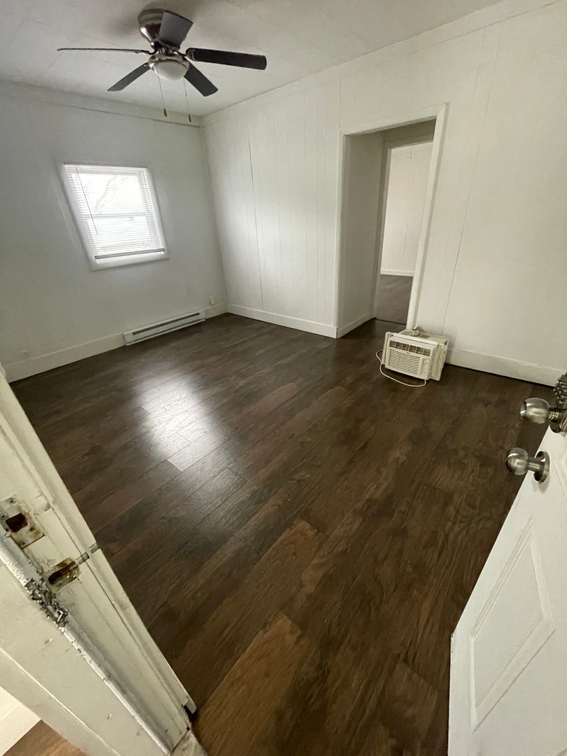 Muncie Apartment: 2307 1/2 W Charles St.