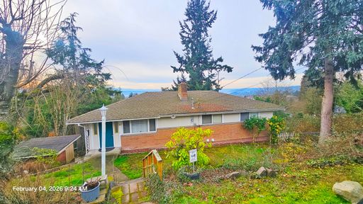 Charming 3 Bed 1.5 Bath Home in Skyway with a great view of Mt Rainier – photo 1