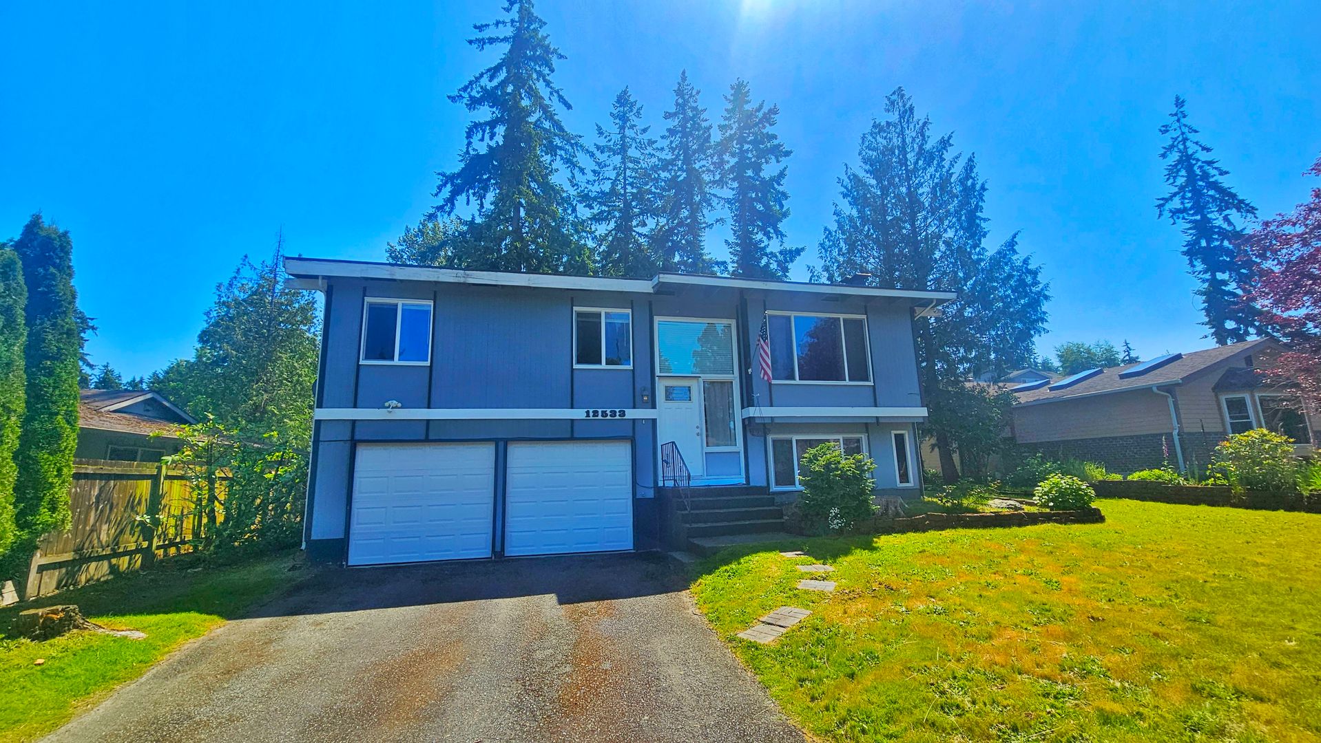 Newcastle House: 12533 SE 75th Pl