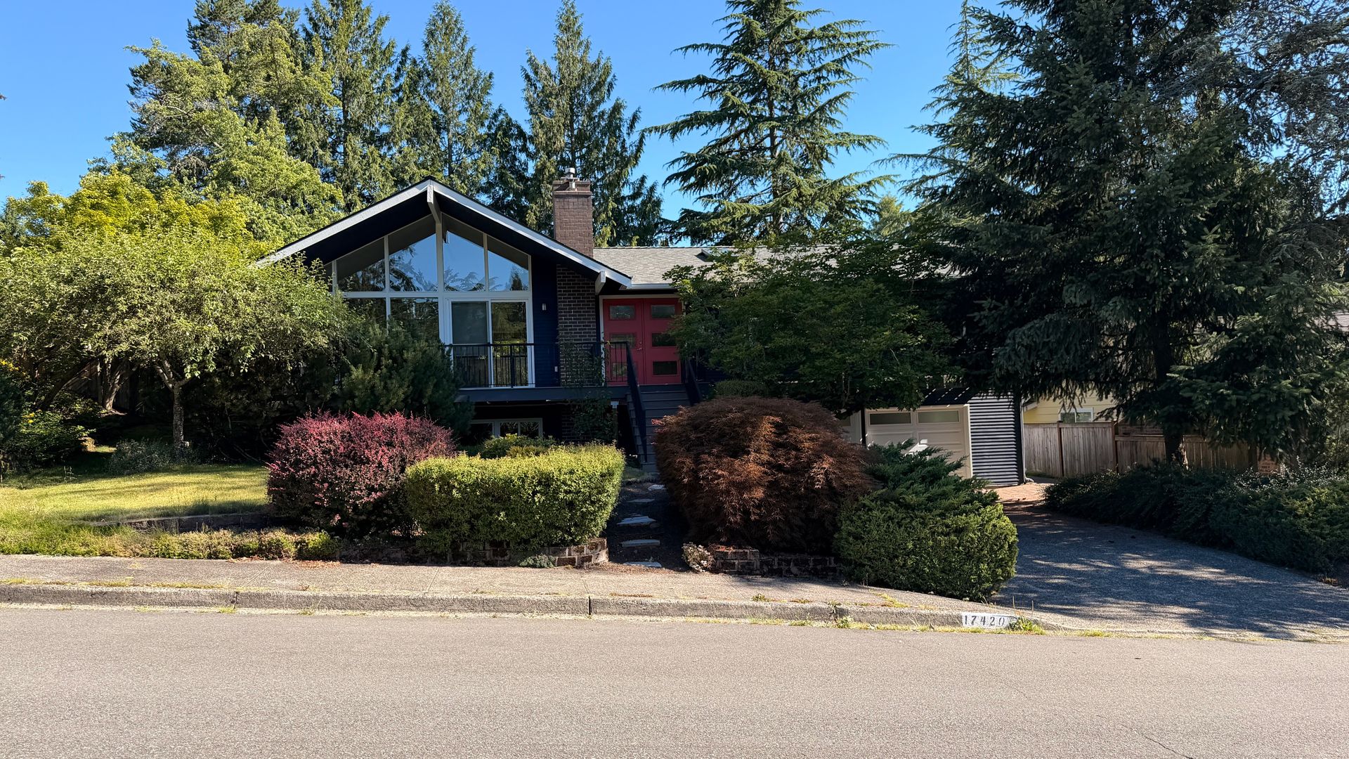 Bellevue House: 17420 NE 11th St