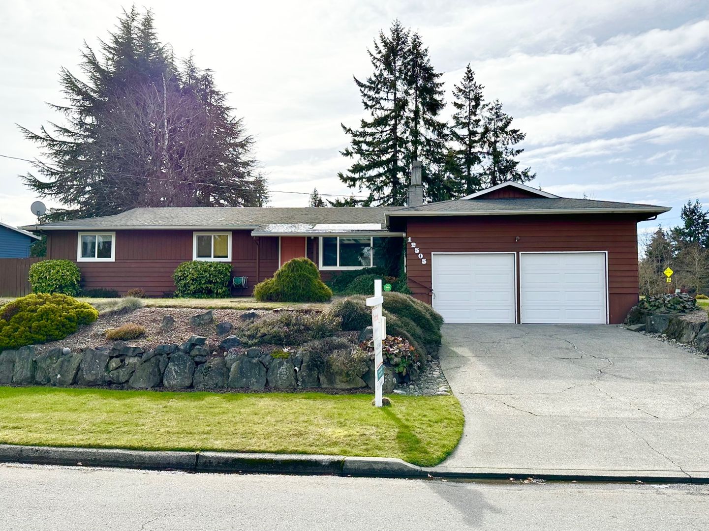Newcastle House: 12505 SE 73rd Pl