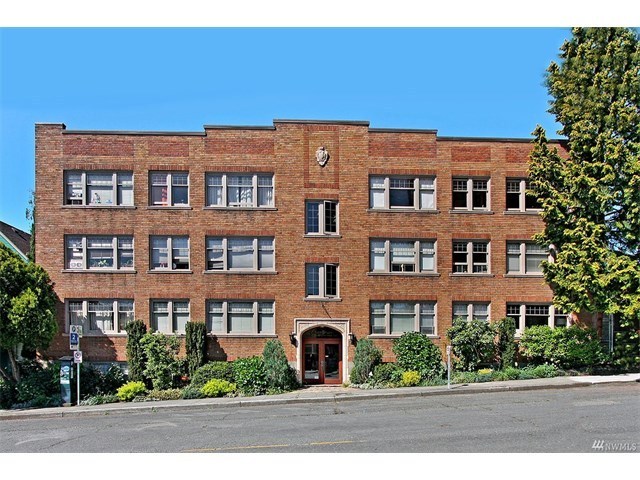 Seattle Condo: 4235 Brooklyn Ave NE APT 201