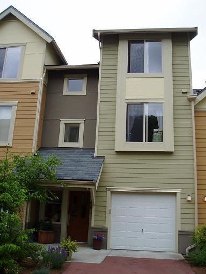 Issaquah House: 366 NW Pebble Ln, Issaquah