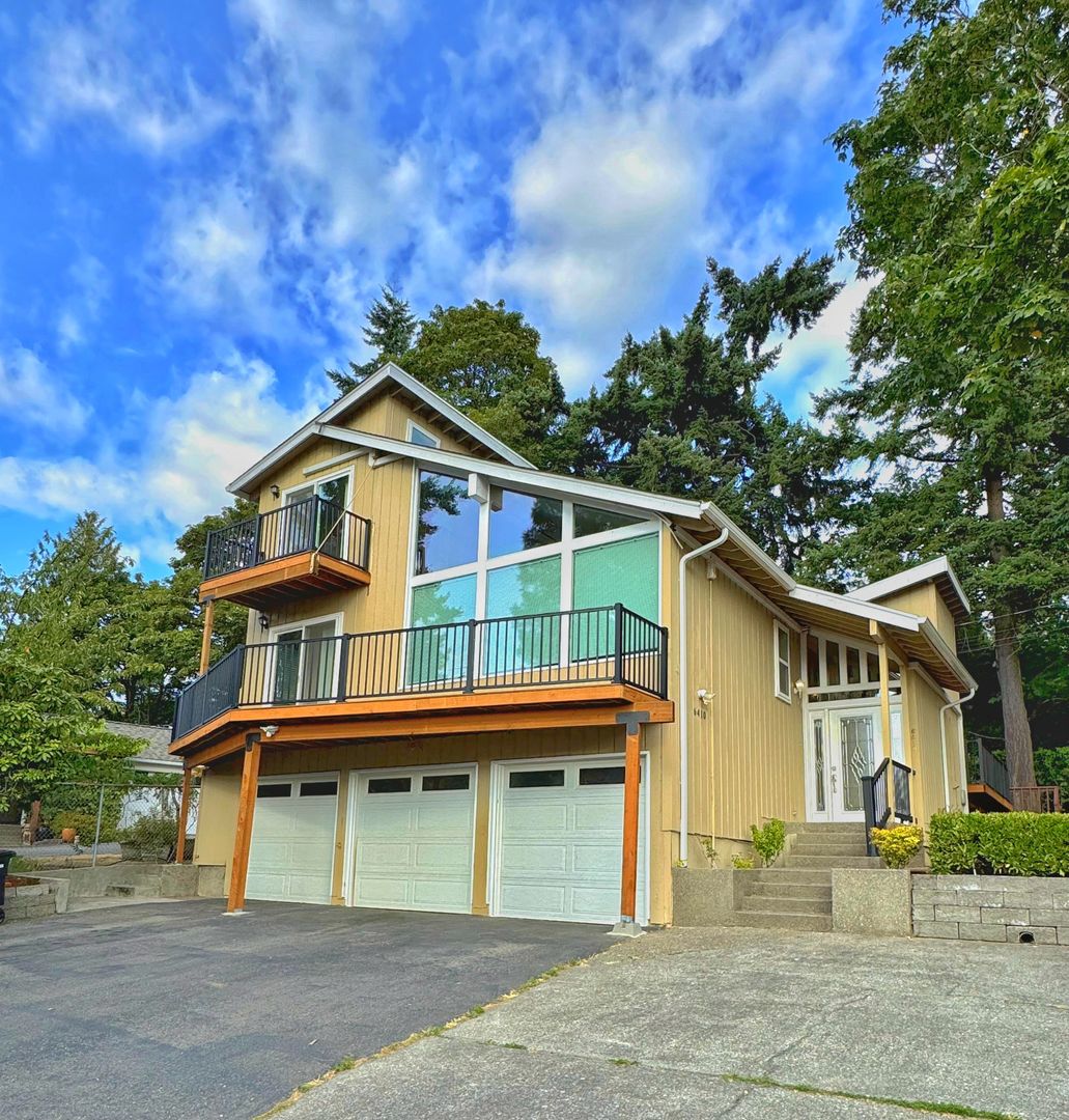 Mercer Island House: 6410 SE 24th St