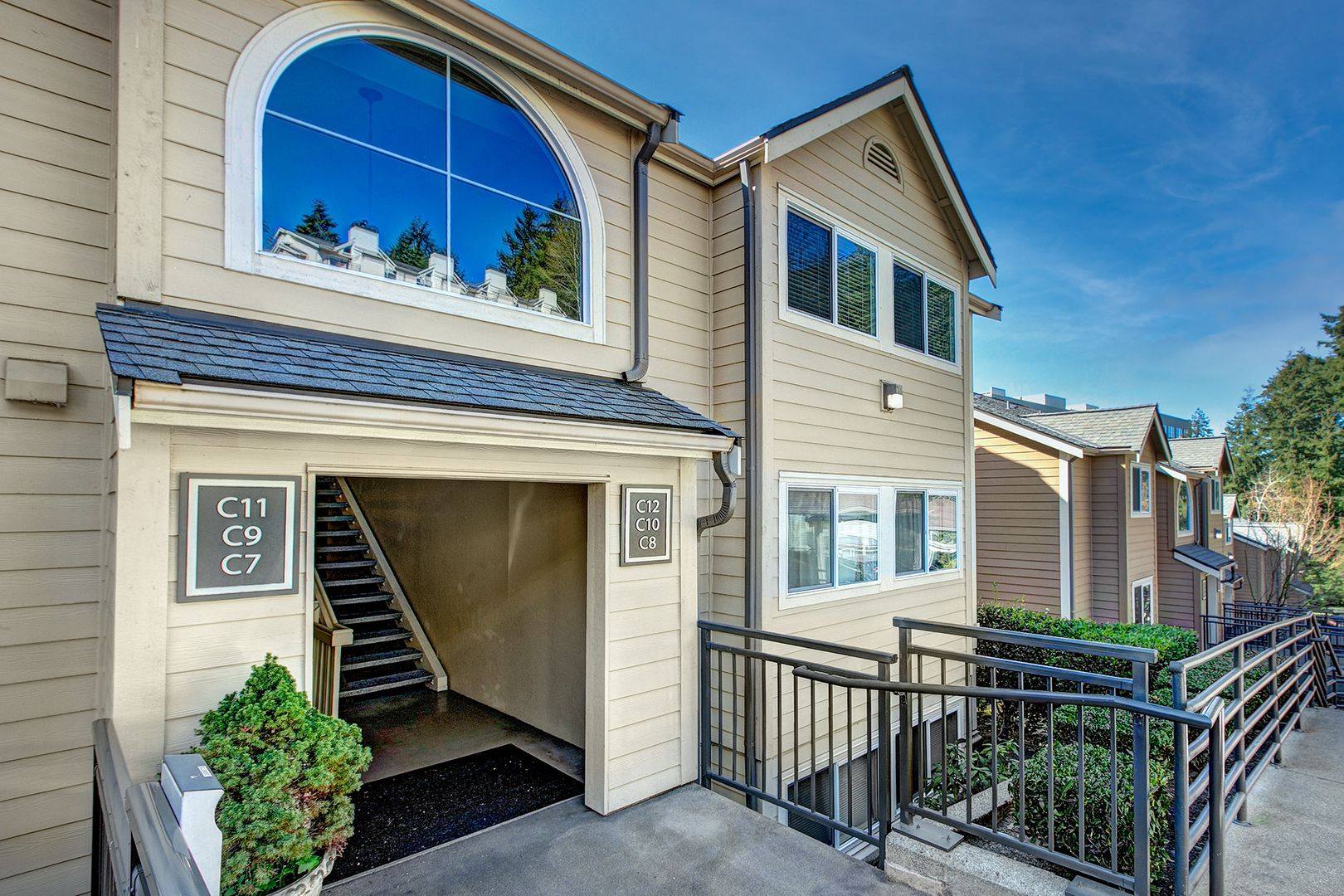 Bellevue House: 3811 130th Ln SE #C11