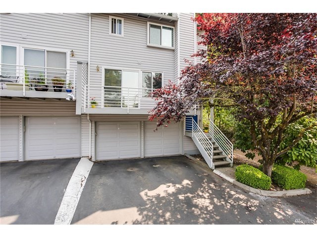 Bellevue House: 12521 SE 30th St