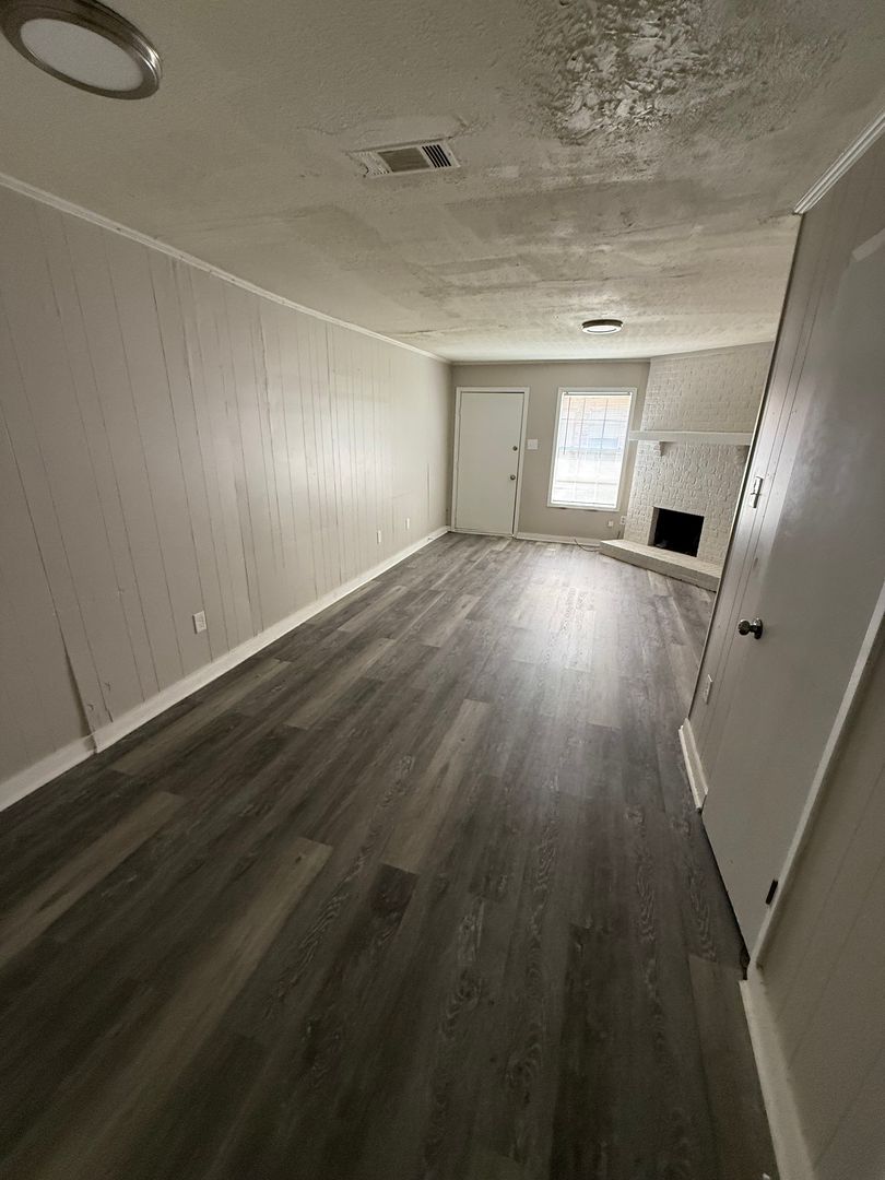 Vicksburg Apartment: 450 Lake Hill Dr