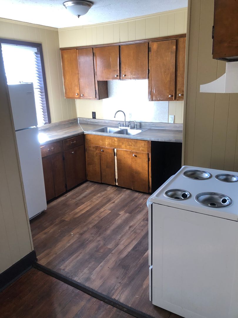 Vicksburg Apartment: 420 Lake Hill Dr., Ofc