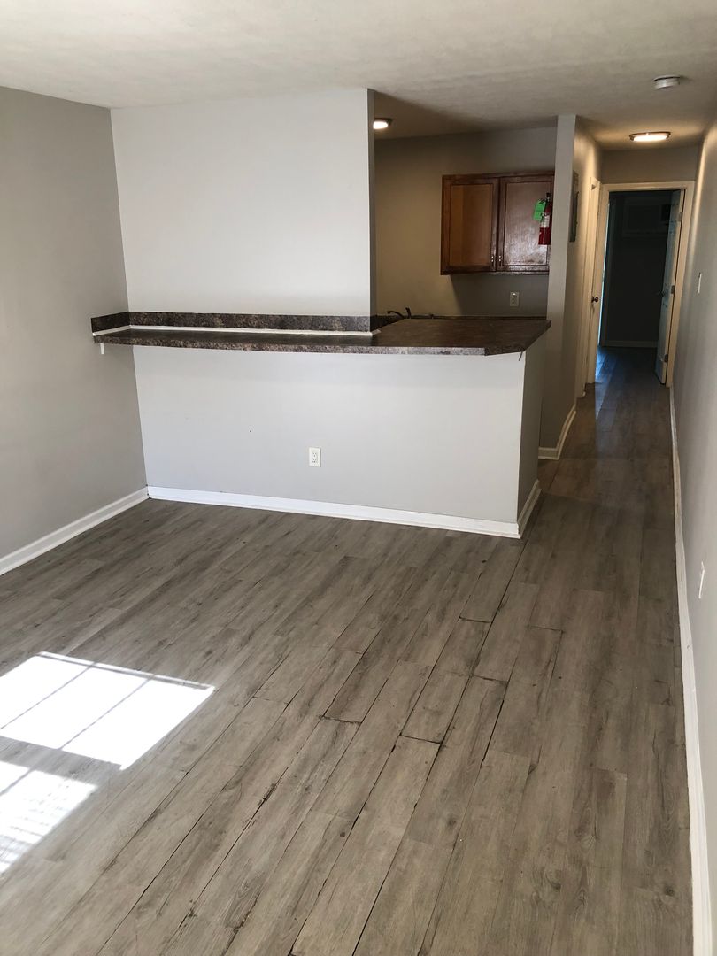 Vicksburg Apartment: 450 Lake Hill Dr