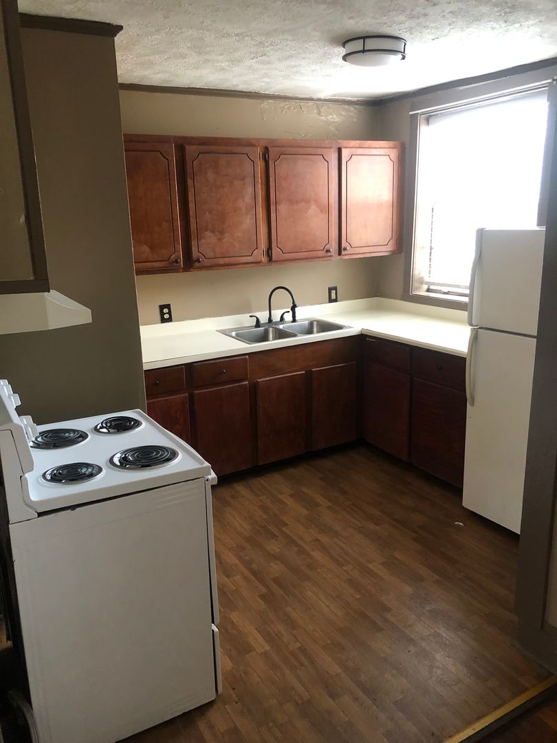 Vicksburg Apartment: 420 Lake Hill Dr., Ofc