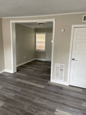 2 Bed 1 Bath Apartment Townhouse
