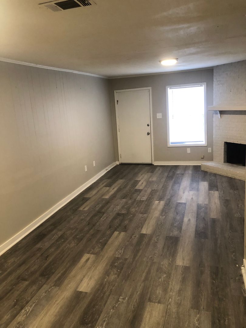 Vicksburg Apartment: 450 Lake Hill Dr