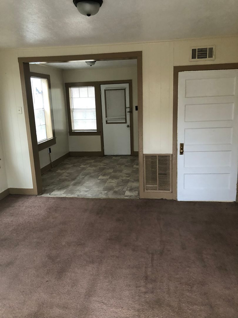 Vicksburg Apartment: 450 Lake Hill Dr