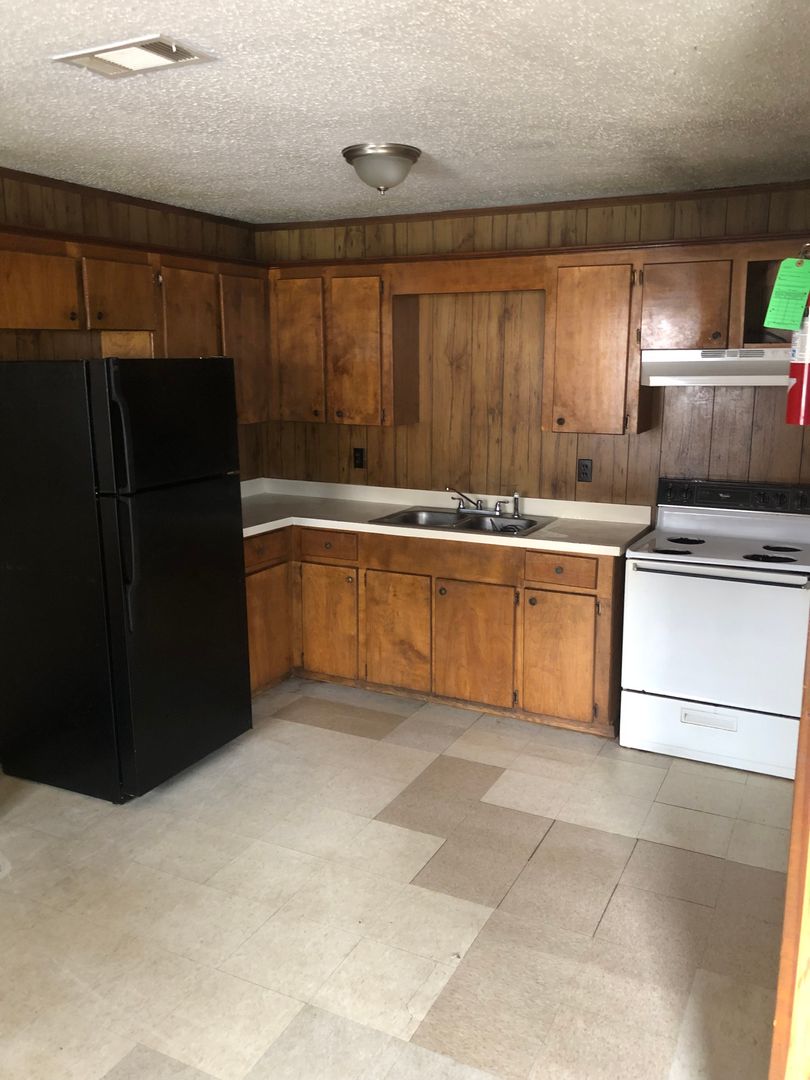 Vicksburg Apartment: 150 Eastover Dr