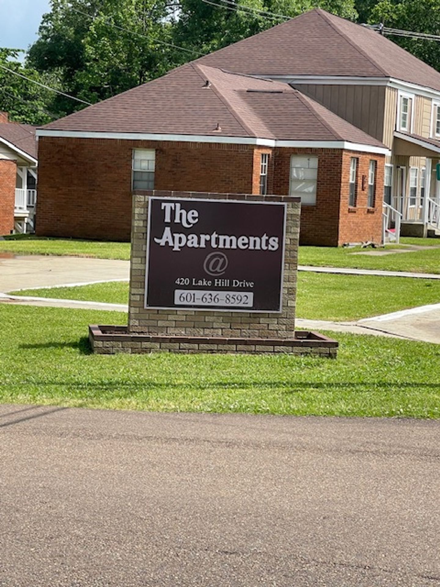 Vicksburg Apartment: 420 Lake Hill Dr., Ofc